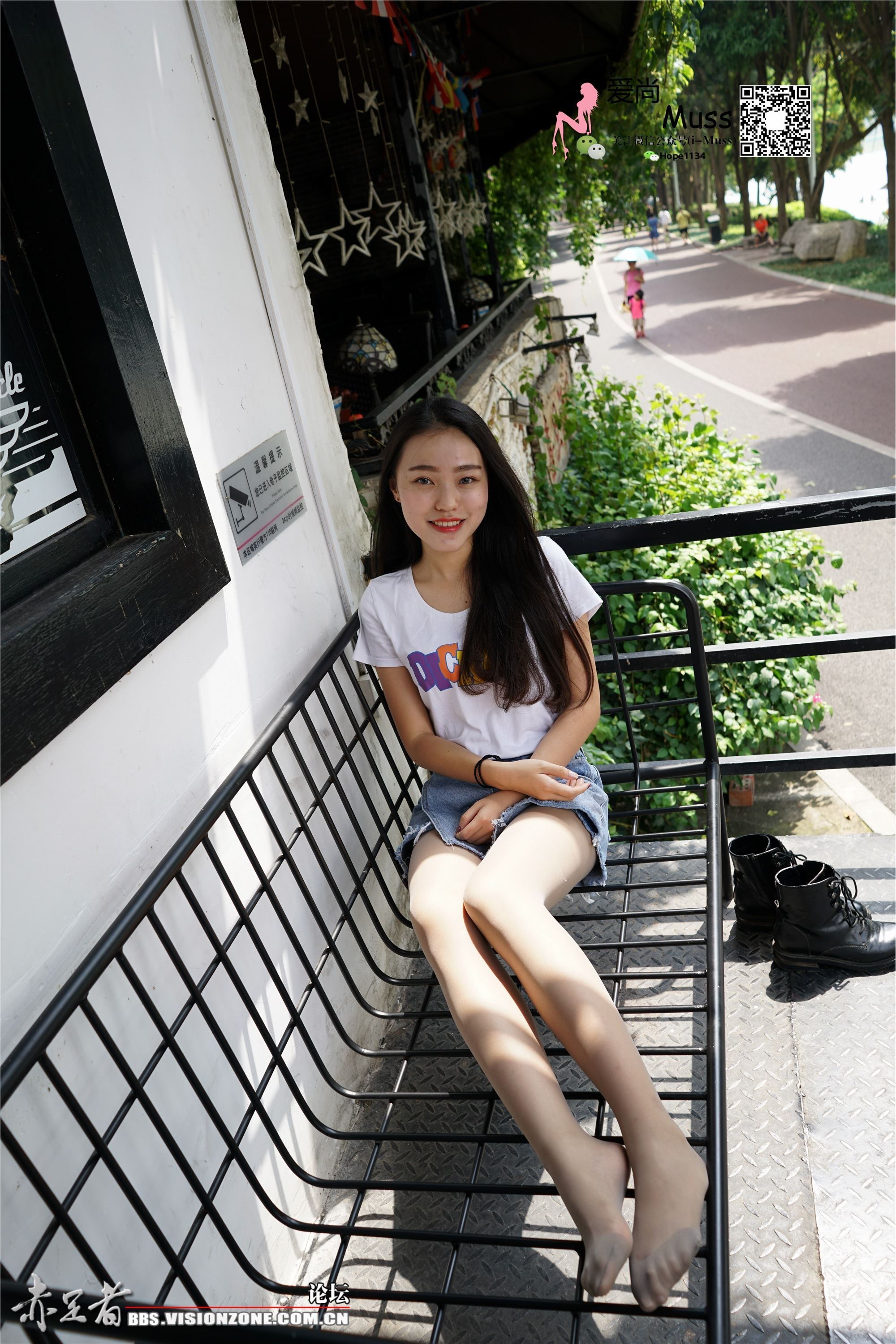 MussGirl慕丝女郎  NO.054 性格很好的大二礼仪模特小小带你上机车